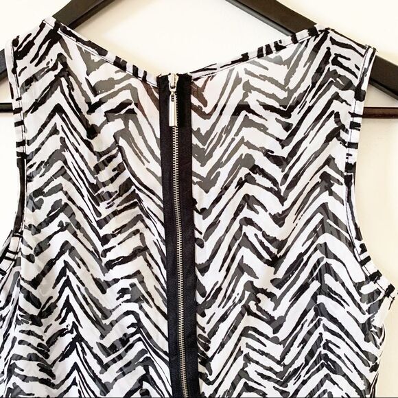 Philosophy Black White Zebra Animal Print Metallic Neck Detail Sleeveles Blouse‎ - Picture 3 of 7
